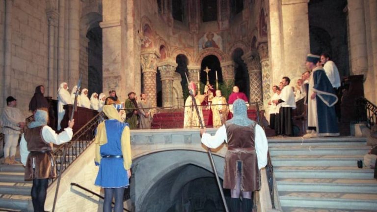 Décoder les Symboles : Que Signifie Rêver d&rsquo;une Église ?