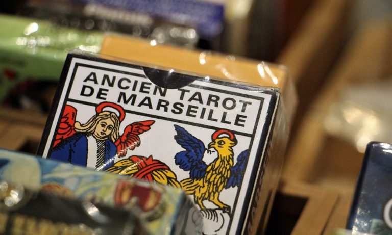 Colette se confie sur sa dépendance à la voyance lors de la libre antenne