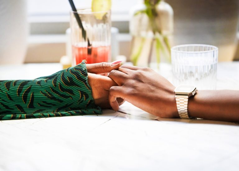 Comment exciter une femme Sagittaire ? Tactile ou cérébrale ?