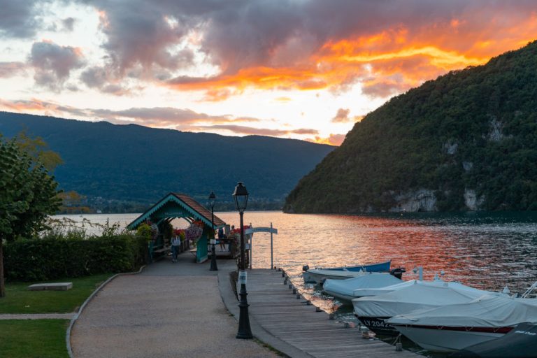 Consultation voyance à Annecy : Quels sont les voyants de confiance ?