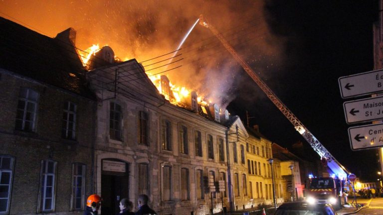 Incendie nocturne dans un cabinet de voyance à Saint-Omer