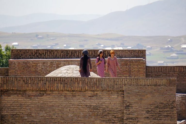 Le Tadjikistan envisage d&rsquo;interdire la divination, avec des amendes pour les clients